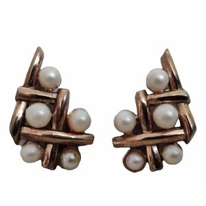 Vintage Trifari Earrings w/Pearls